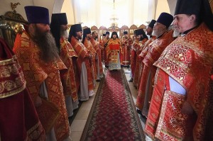 7 мая митрополит Челябинский и Миасский Алексий совершил Божественную литургию в Богоявленском мужском монастыре города Челябинска.